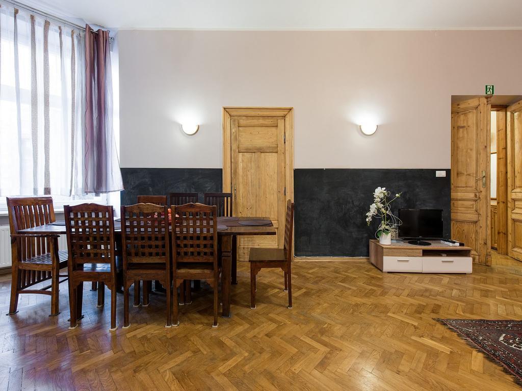 5 Bedroom Family Apartment Krakow Room photo